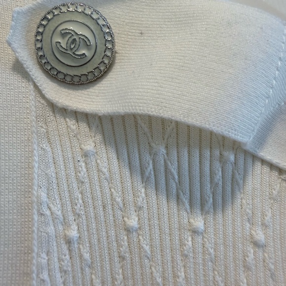 CHANEL Elegant Cream Cardigan Set - Picture 6 of 16